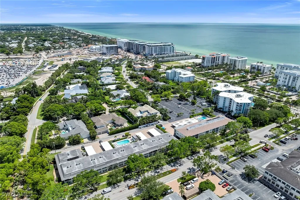 290 Banyan Boulevard Naples FL 34102