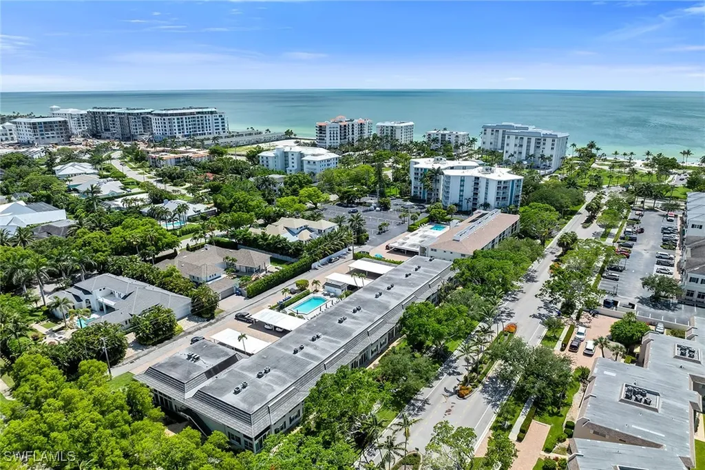 290 Banyan Boulevard Naples FL 34102