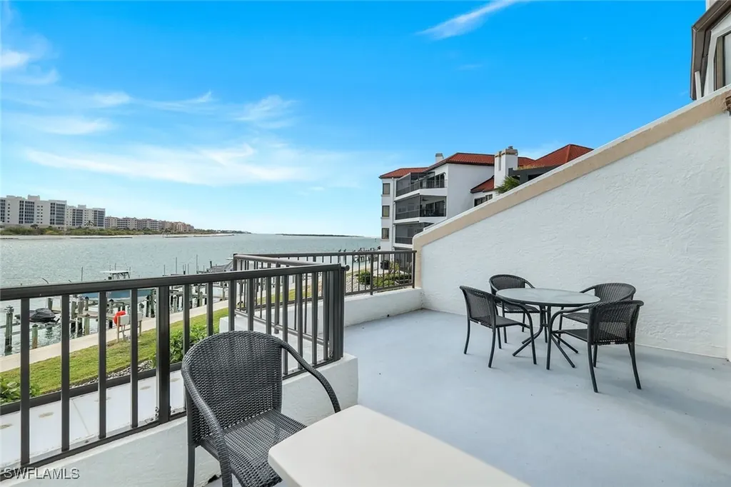 210 La Peninsula Boulevard Naples FL 34113