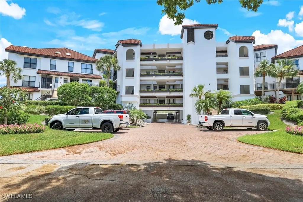 210 La Peninsula Boulevard Naples FL 34113