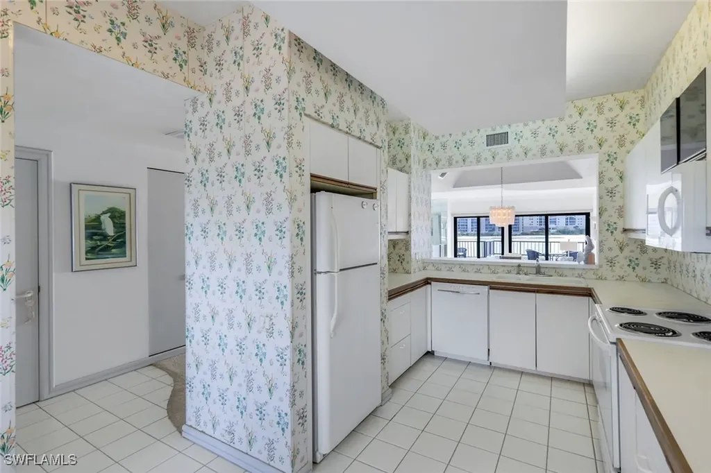 210 La Peninsula Boulevard Naples FL 34113