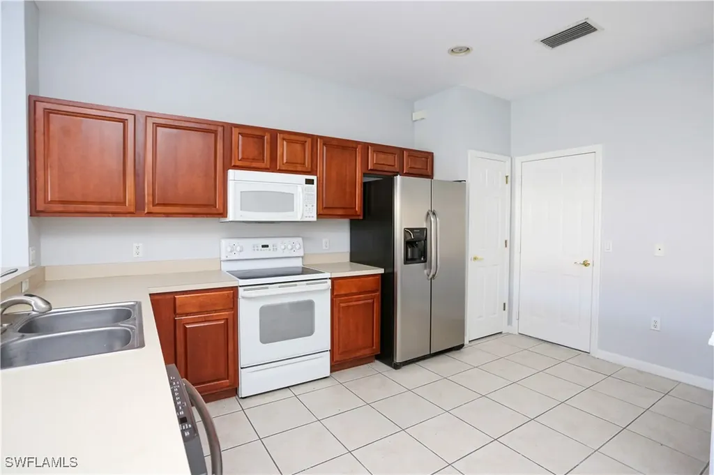 937 Hampton Circle Naples FL 34105