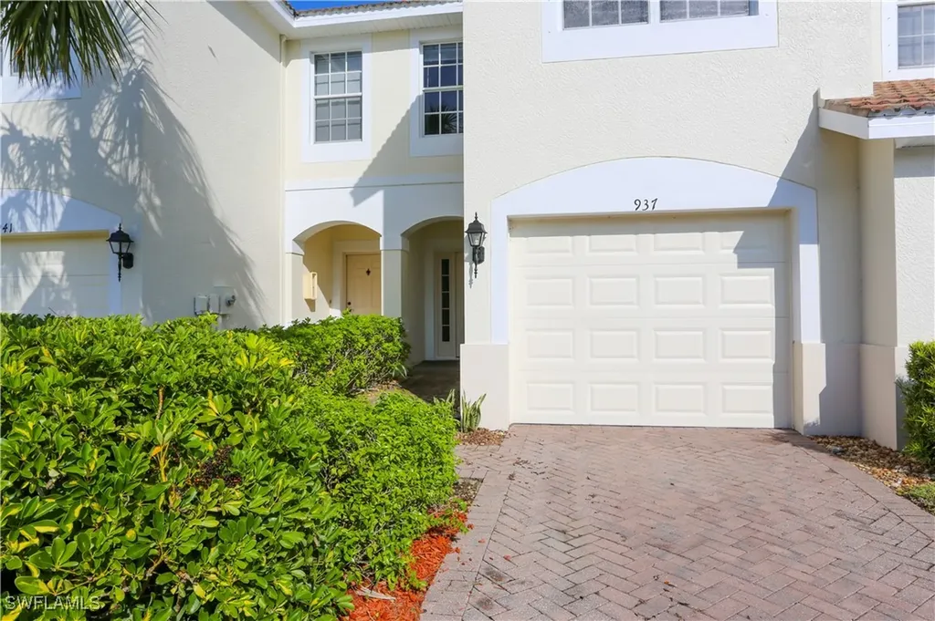 937 Hampton Circle Naples FL 34105