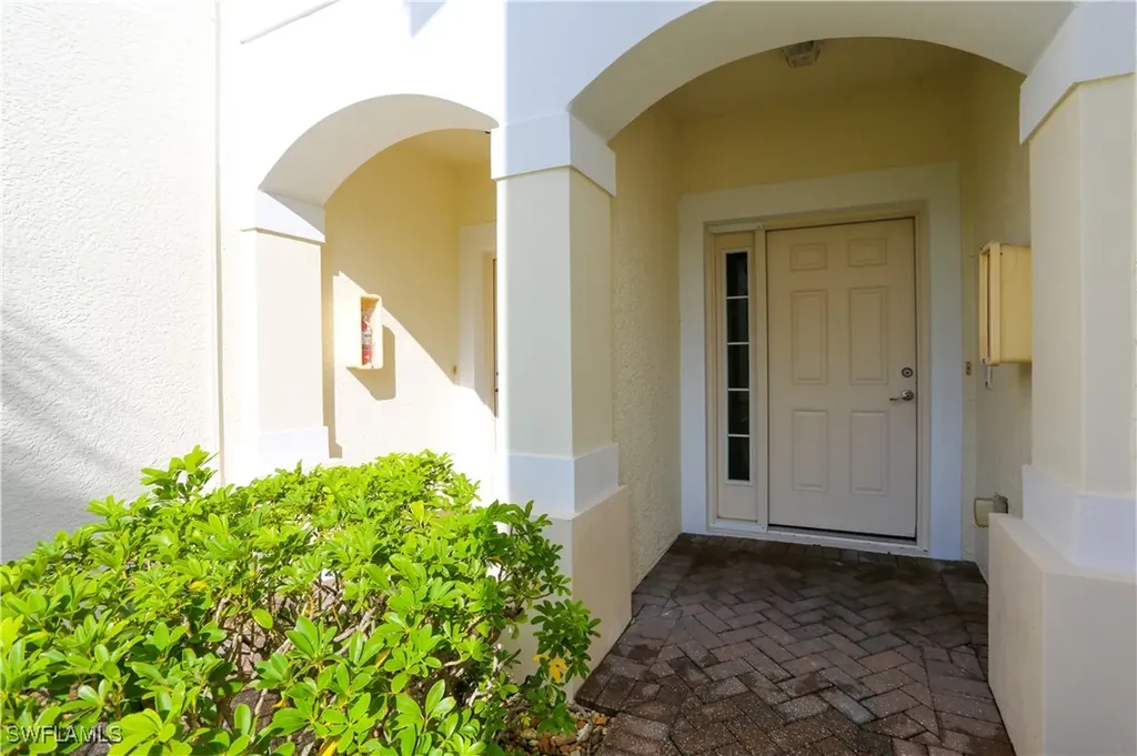 937 Hampton Circle Naples FL 34105