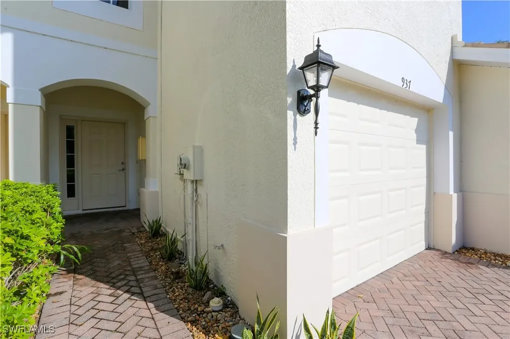 937 Hampton Circle Naples FL 34105