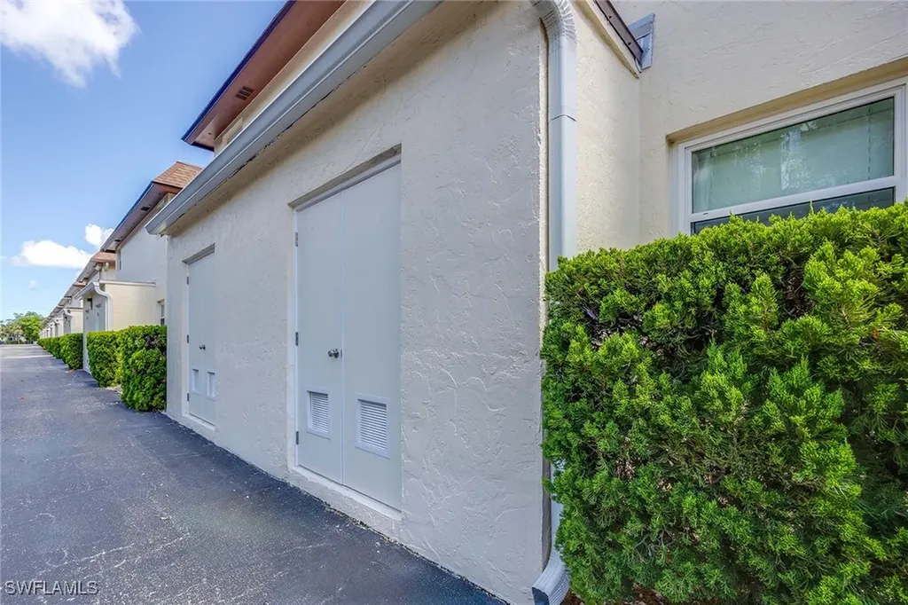 1155 Sandpiper Street Naples FL 34102