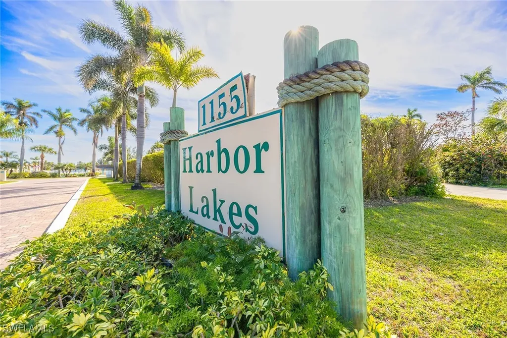 1155 Sandpiper Street Naples FL 34102