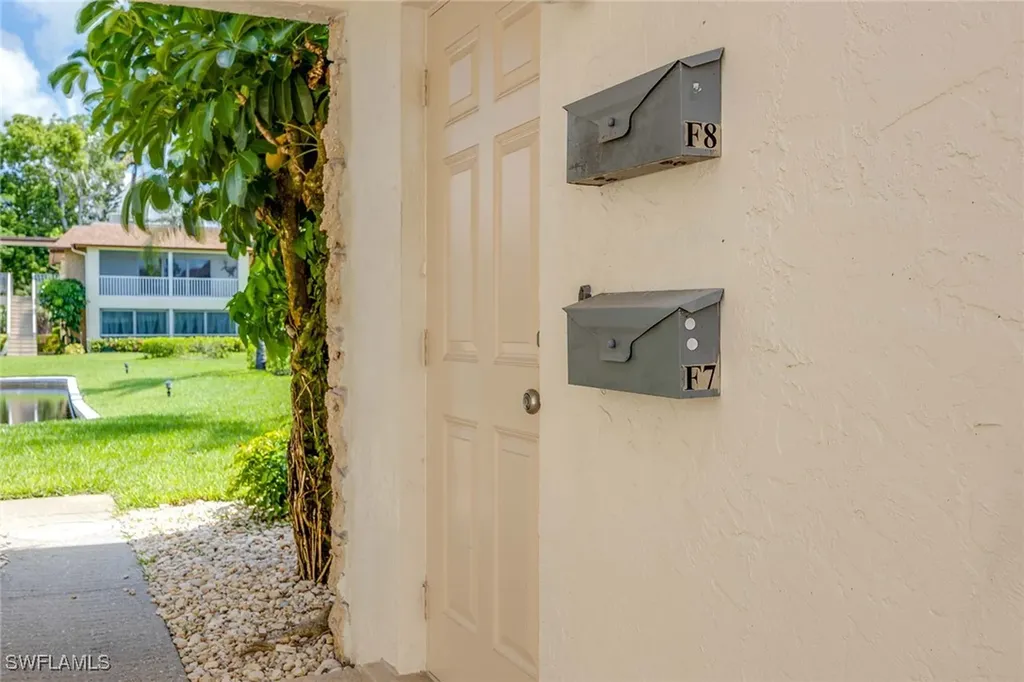1155 Sandpiper Street Naples FL 34102