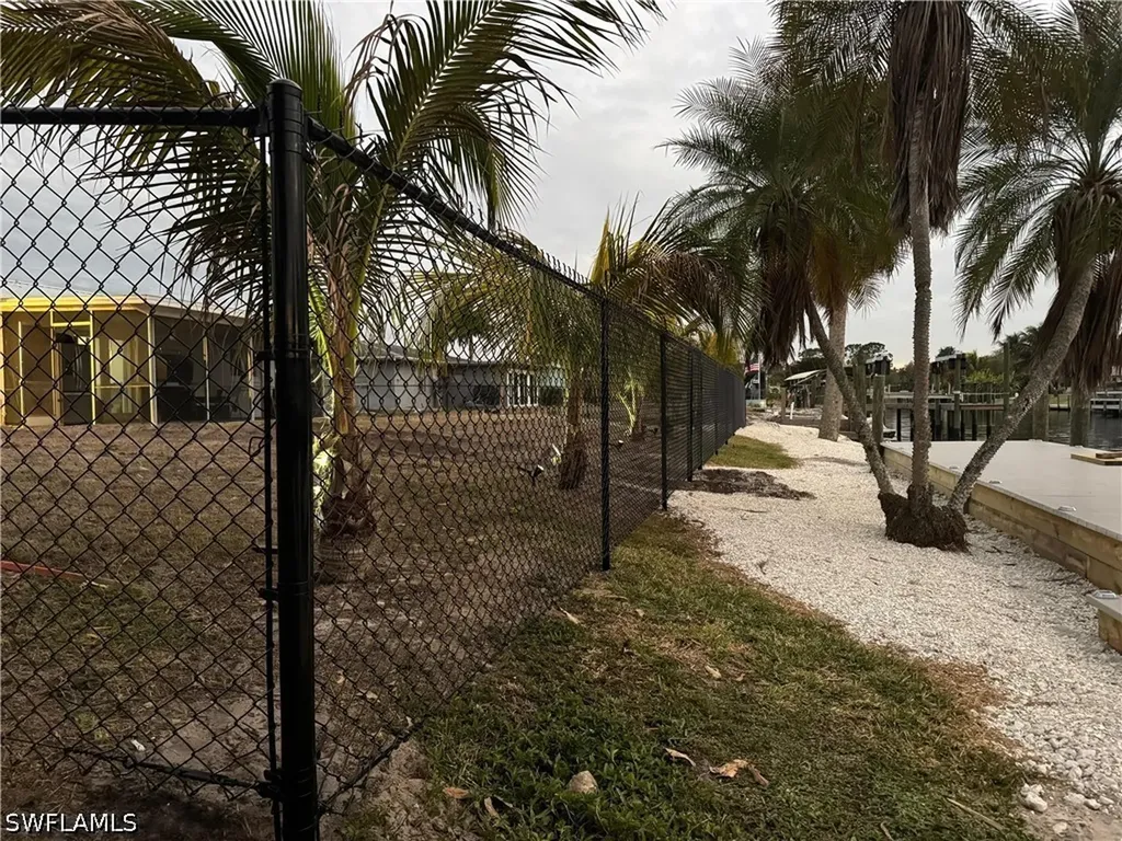 2231 Isle Of Pines Avenue Fort Myers FL 33905