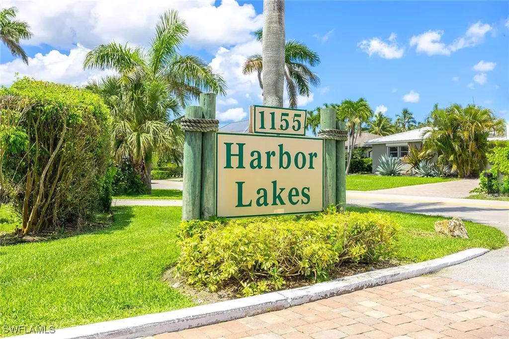 1155 Sandpiper Street Naples FL 34102