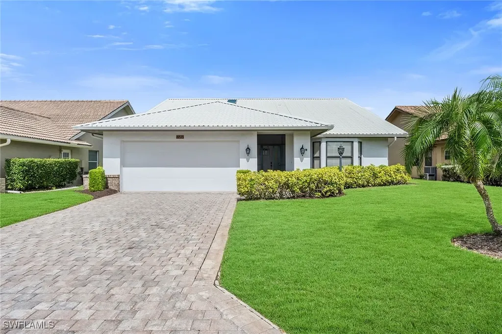 221 Saint James Way Naples FL 34104