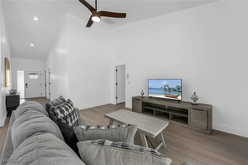 221 Saint James Way Naples FL 34104