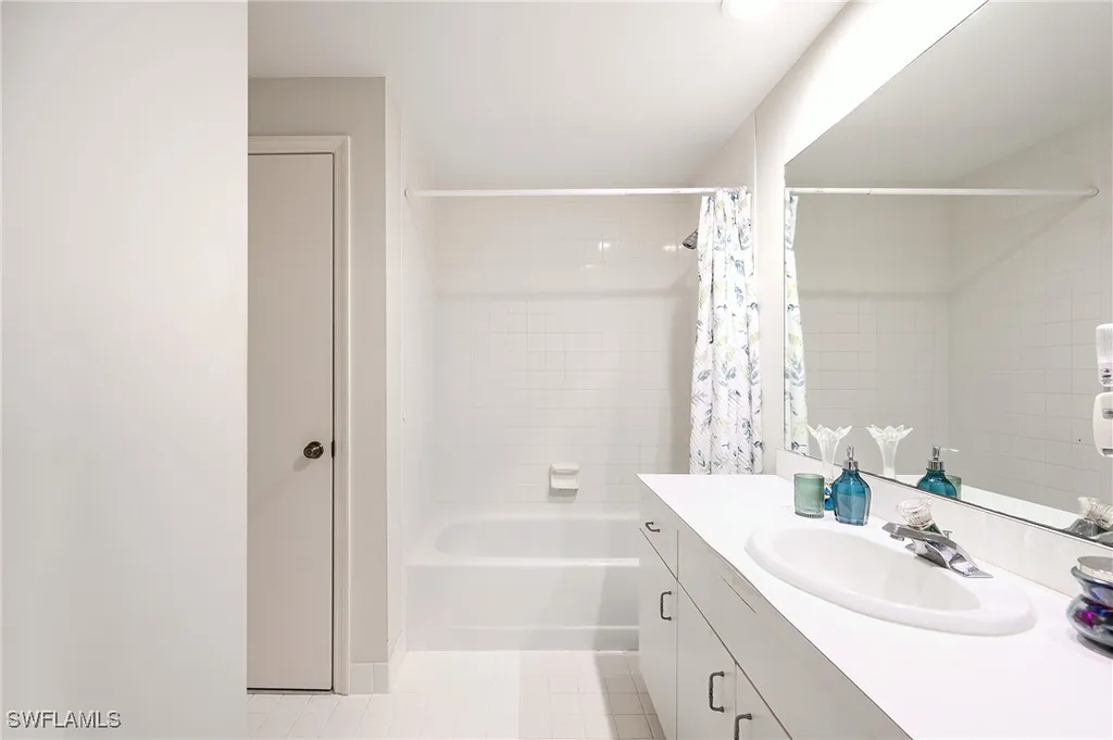 5809 Glencove Drive Naples FL 34108