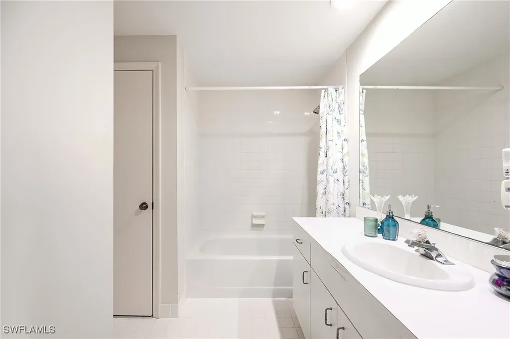 5809 Glencove Drive Naples FL 34108