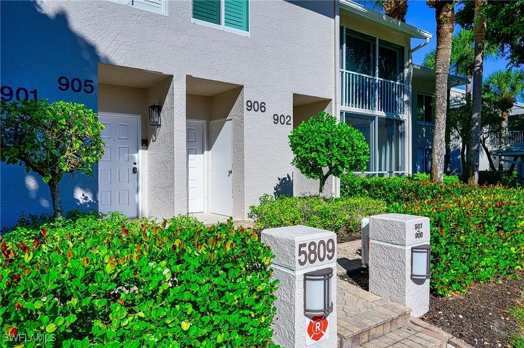 5809 Glencove Drive Naples FL 34108