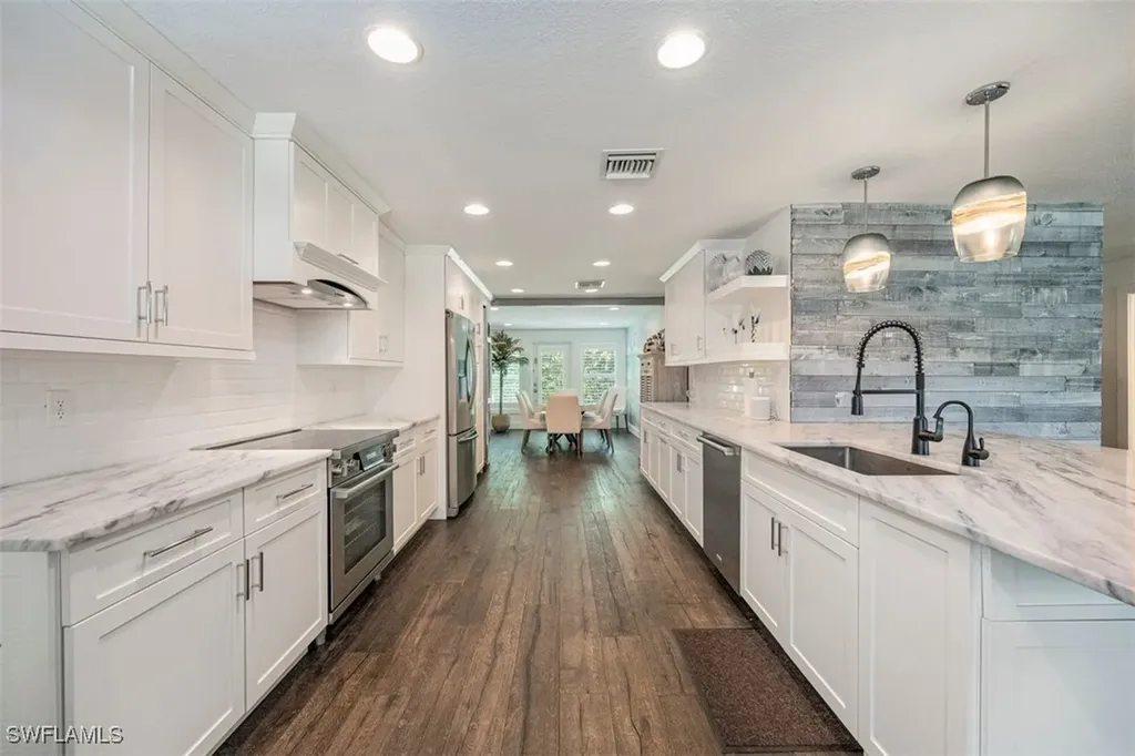 1129 8th Terrace N Naples FL 34102