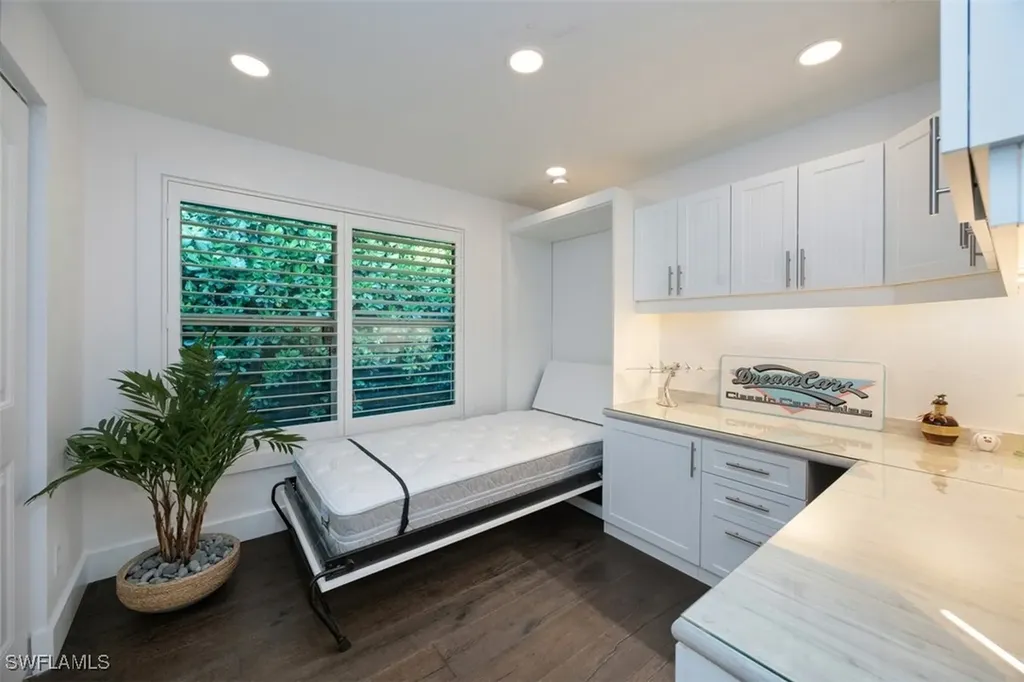 1129 8th Terrace N Naples FL 34102