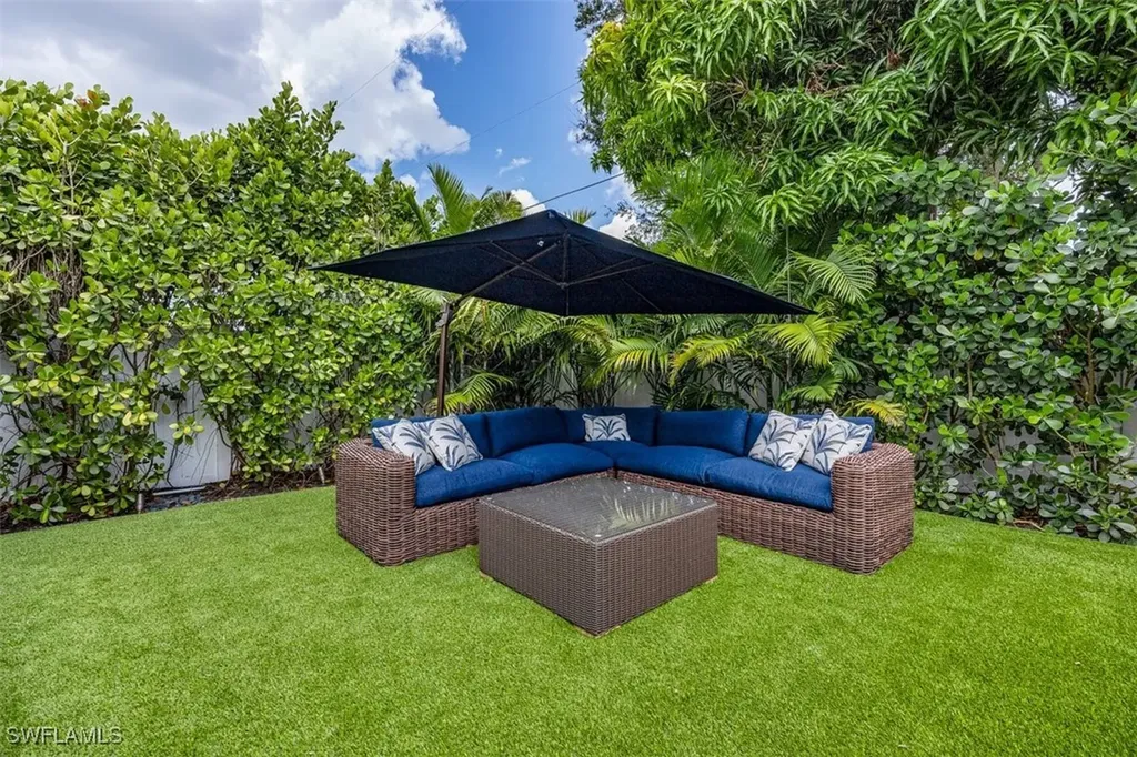 1129 8th Terrace N Naples FL 34102