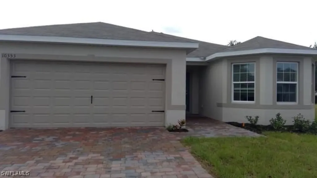 10353 Silver Pond Lane Lehigh Acres FL 33936