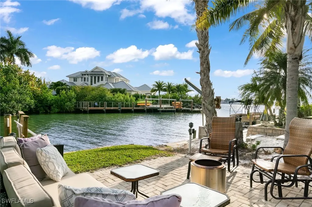 1360 Chesapeake Avenue Naples FL 34102