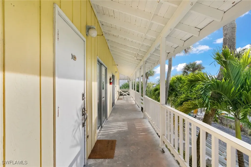 1360 Chesapeake Avenue Naples FL 34102