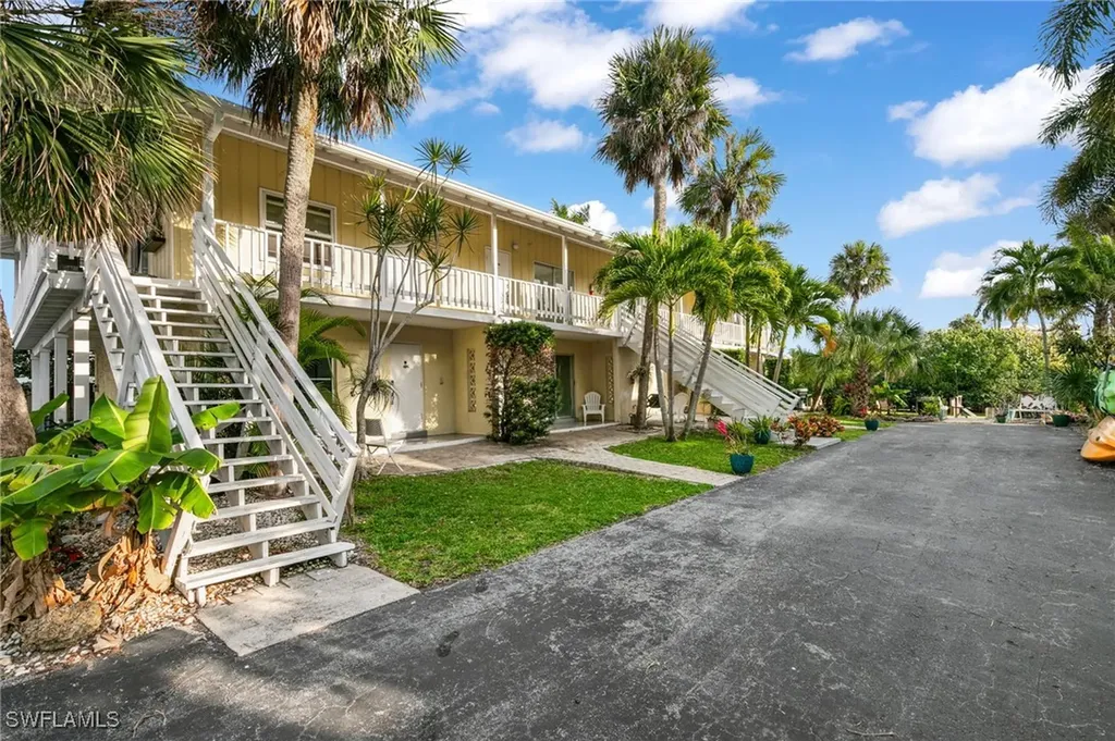 1360 Chesapeake Avenue Naples FL 34102