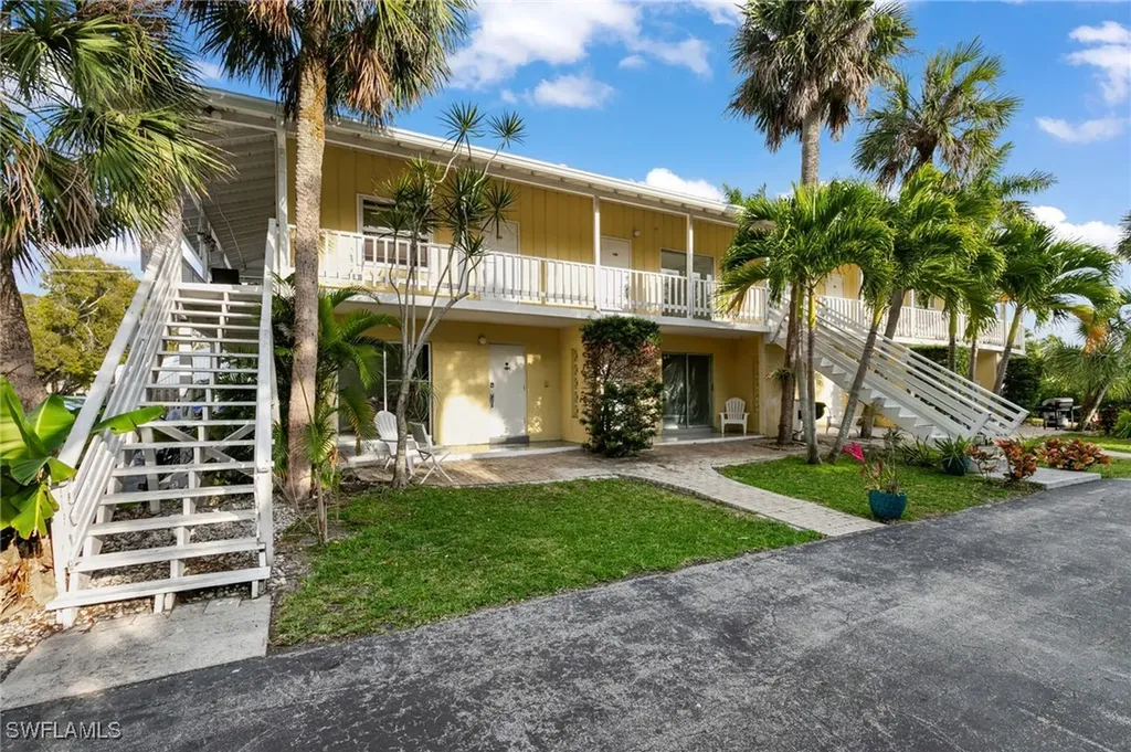 1360 Chesapeake Avenue Naples FL 34102