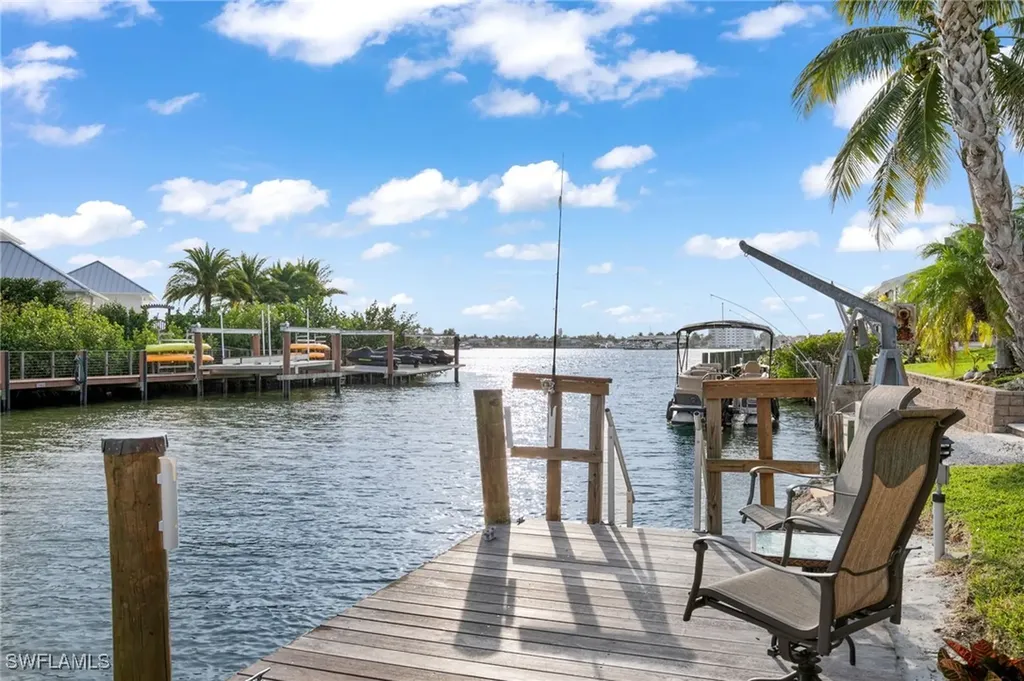 1360 Chesapeake Avenue Naples FL 34102