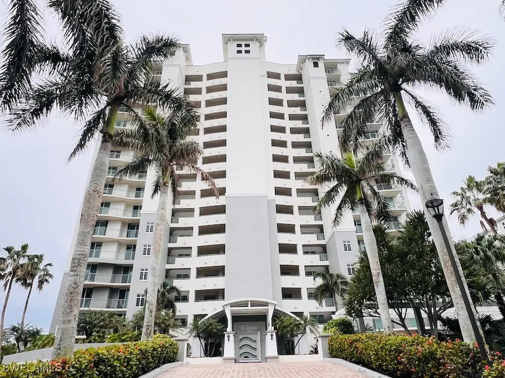 Naples FL, 425 Cove Tower Drive, Unit 902