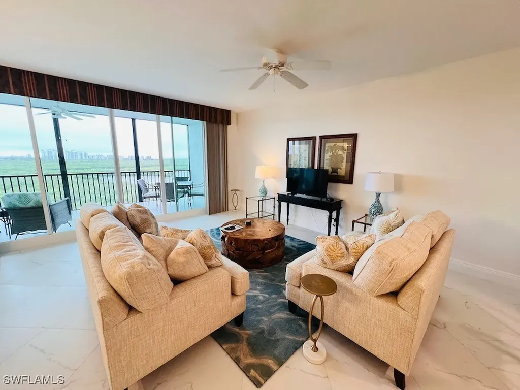425 Cove Tower Drive Naples FL 34110
