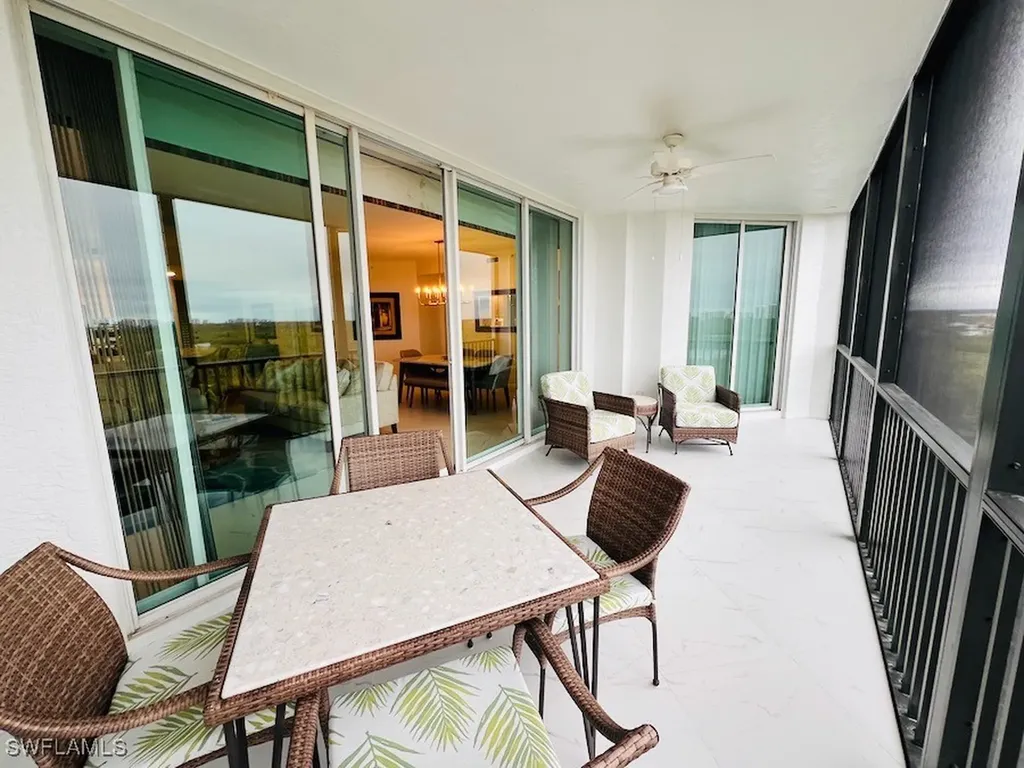 425 Cove Tower Drive Naples FL 34110