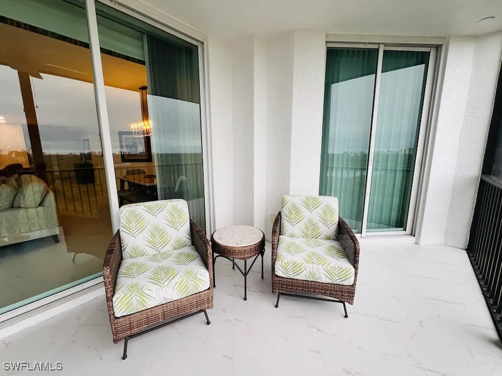 425 Cove Tower Drive Naples FL 34110