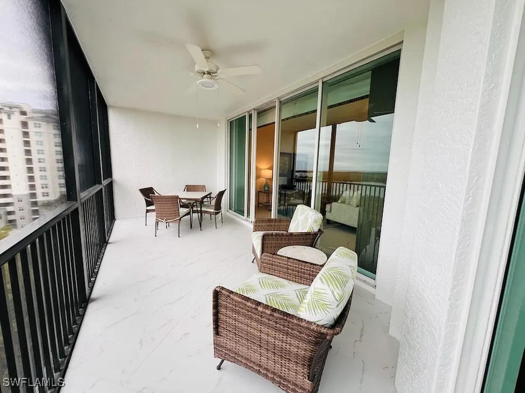 425 Cove Tower Drive Naples FL 34110