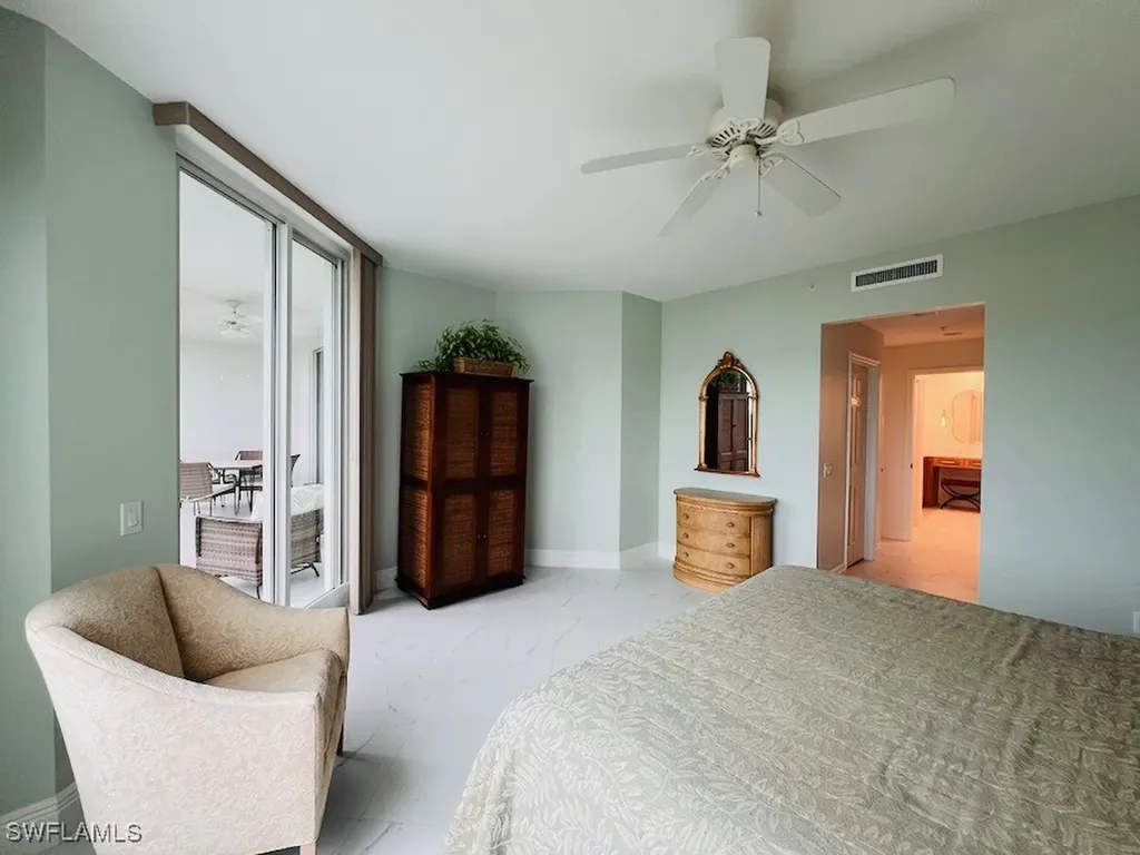 425 Cove Tower Drive Naples FL 34110