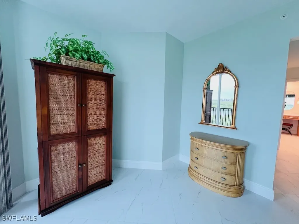 425 Cove Tower Drive Naples FL 34110