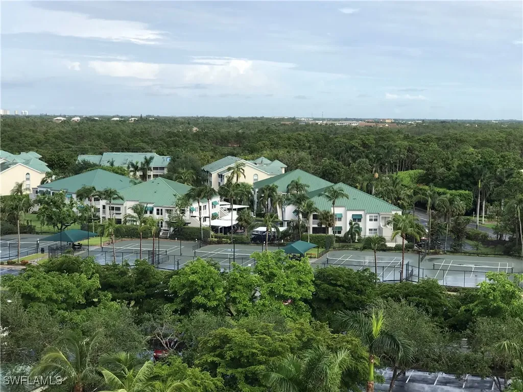 425 Cove Tower Drive Naples FL 34110