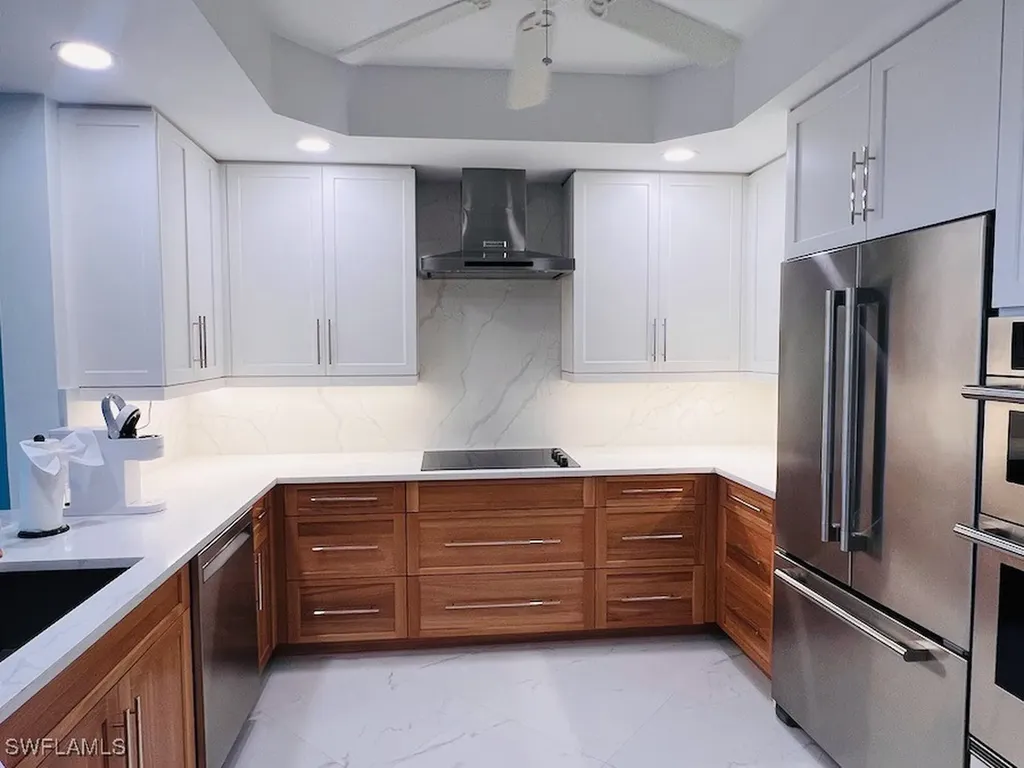 425 Cove Tower Drive Naples FL 34110