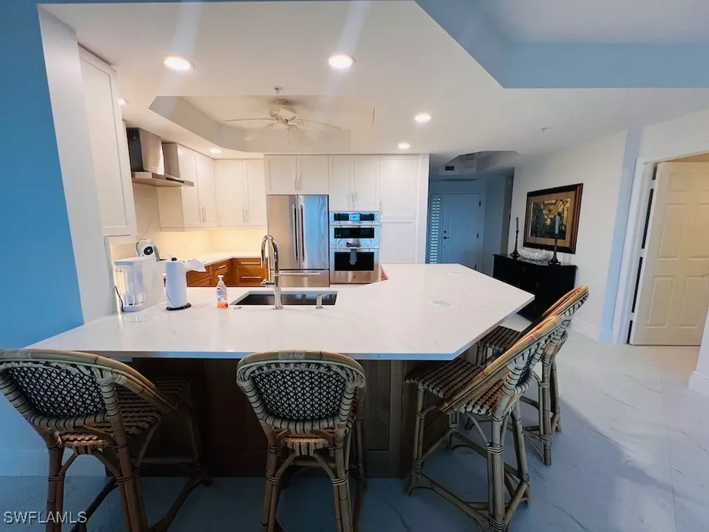 425 Cove Tower Drive Naples FL 34110
