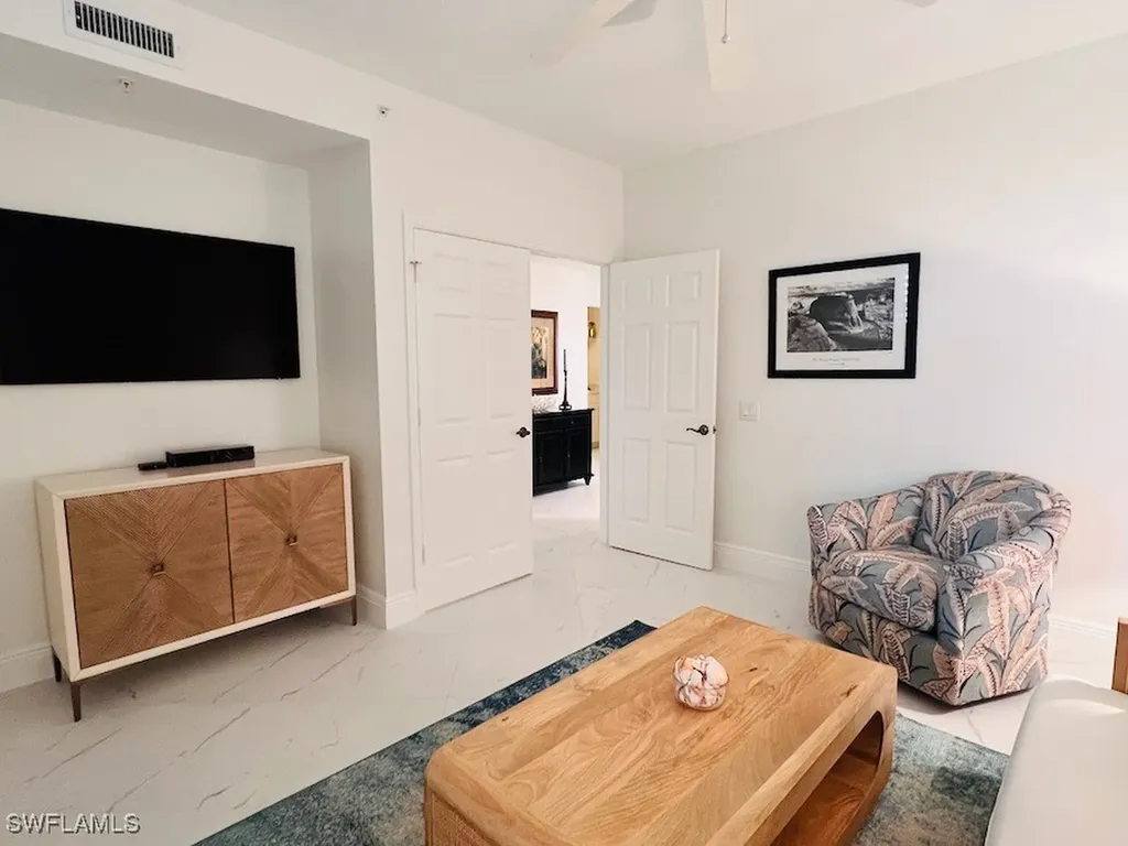 425 Cove Tower Drive Naples FL 34110