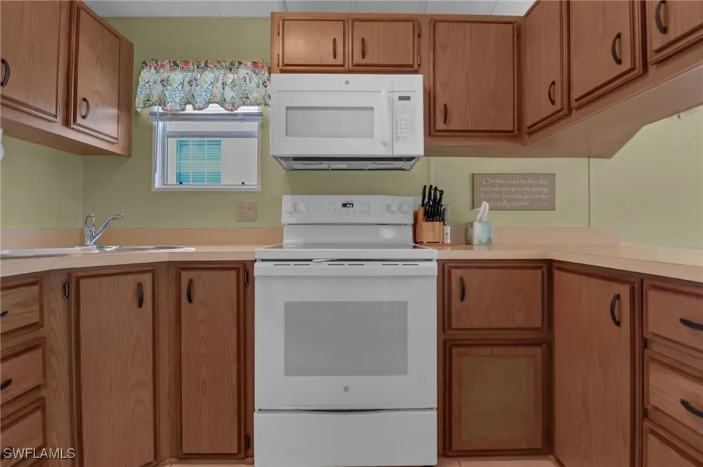 3213 Debbie Lane Bonita Springs FL 34134