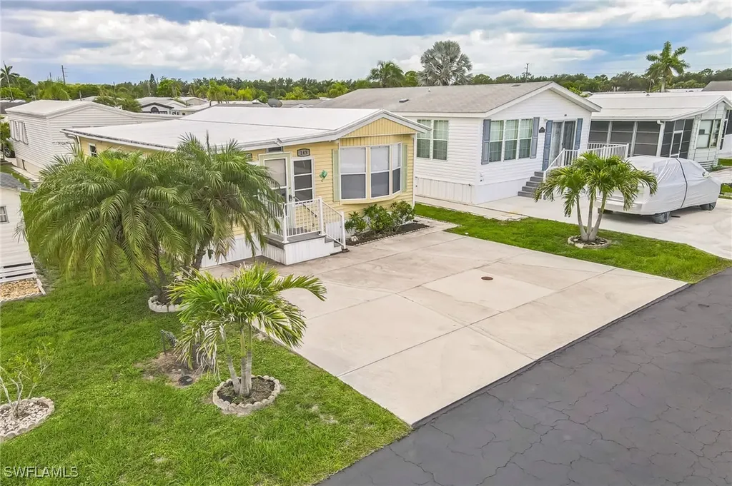 3213 Debbie Lane Bonita Springs FL 34134