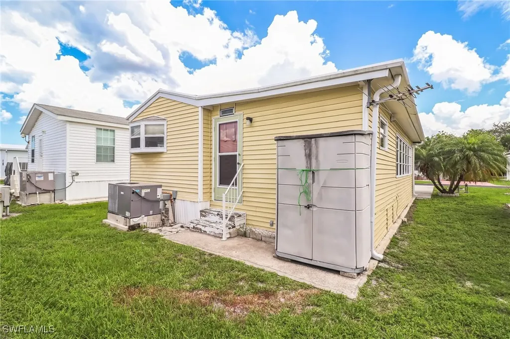 3213 Debbie Lane Bonita Springs FL 34134