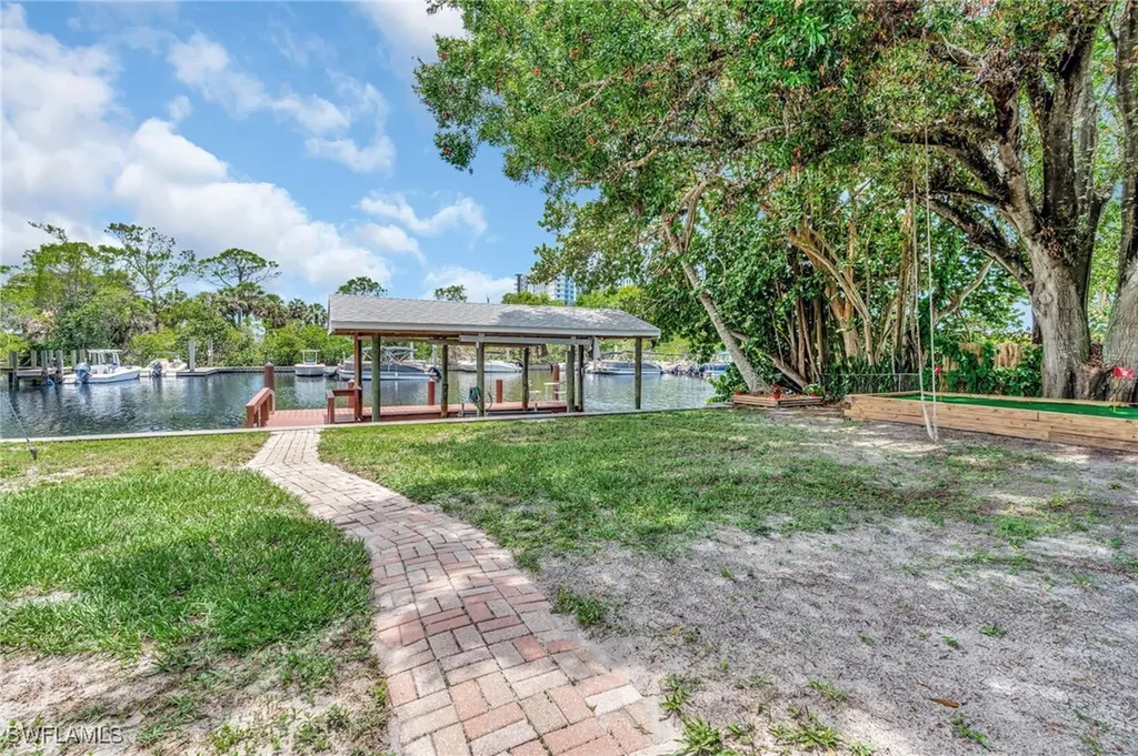 2160 Harbor Lane Naples FL 34104