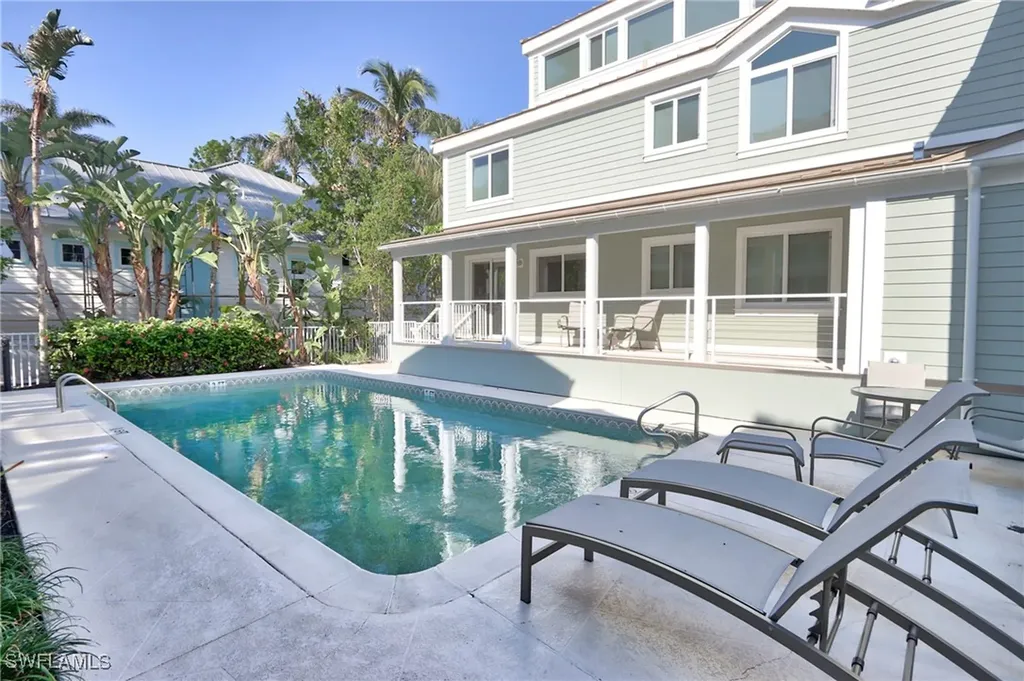 640 2nd Street S Naples FL 34102
