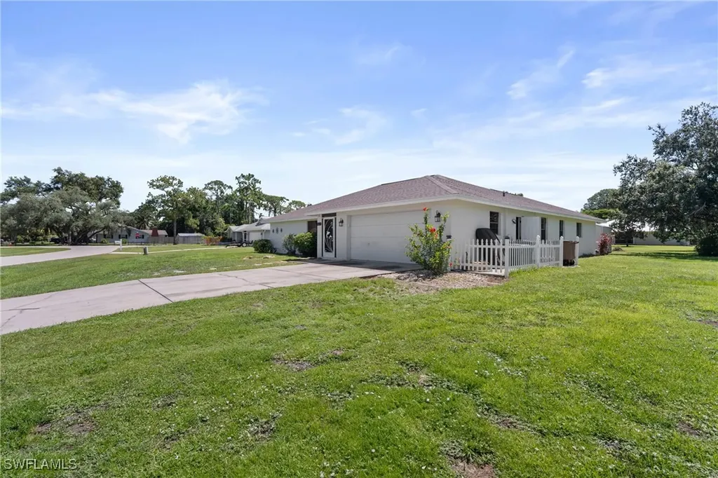 1821 Pine Wood Court Fort Myers FL 33905