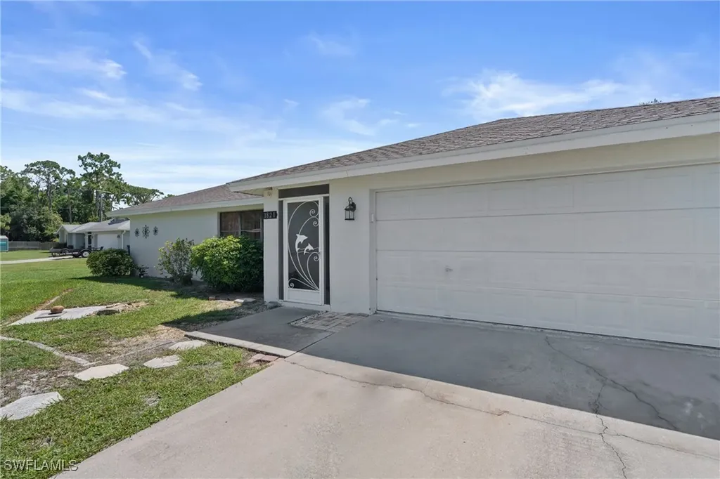 1821 Pine Wood Court Fort Myers FL 33905