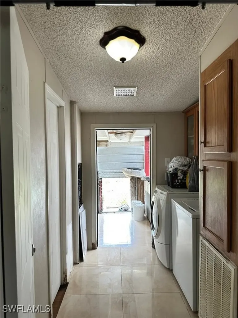 618 Hunting Club Avenue Clewiston FL 33440