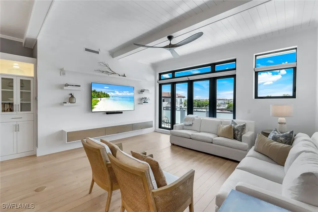 875 6th Avenue S Naples FL 34102