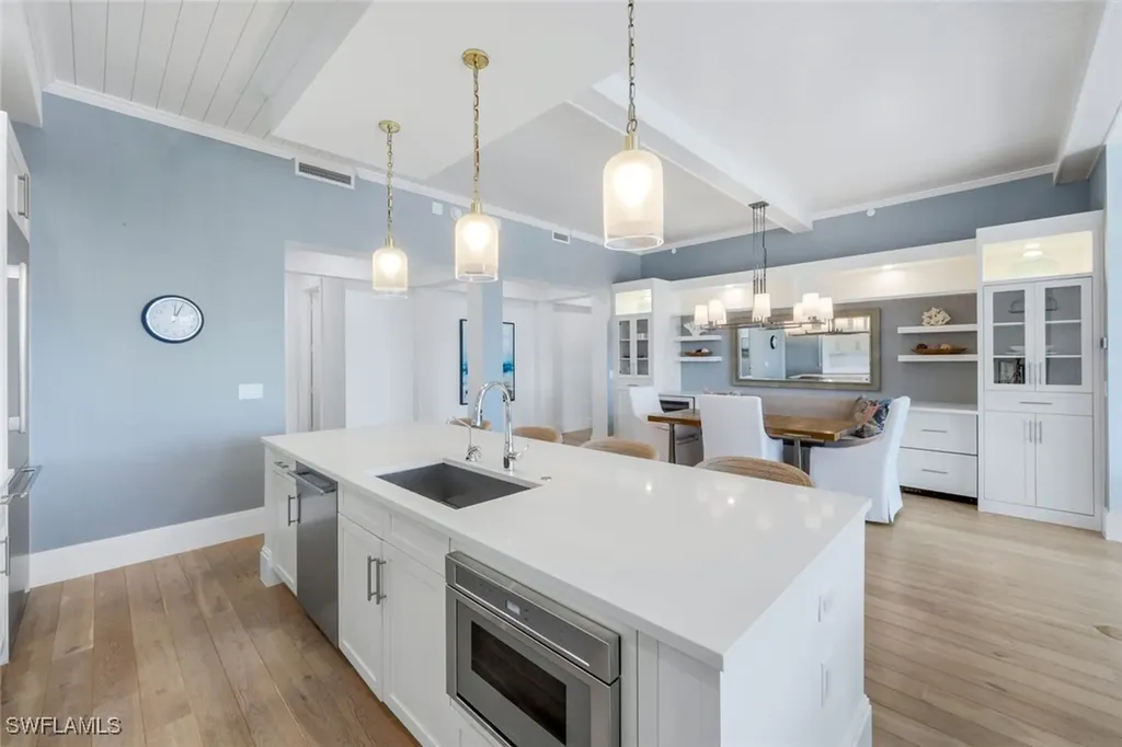 875 6th Avenue S Naples FL 34102