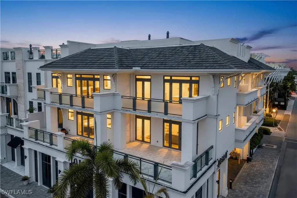 875 6th Avenue S Naples FL 34102